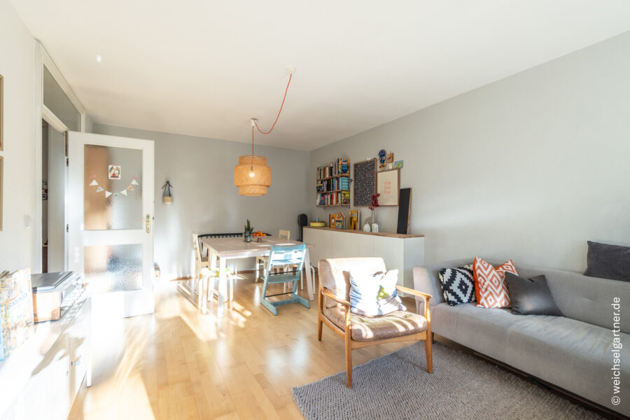 Stilvolle 3-Zimmer-Wohnung in beliebter Lage mit Südbalkon - Wohnbereich