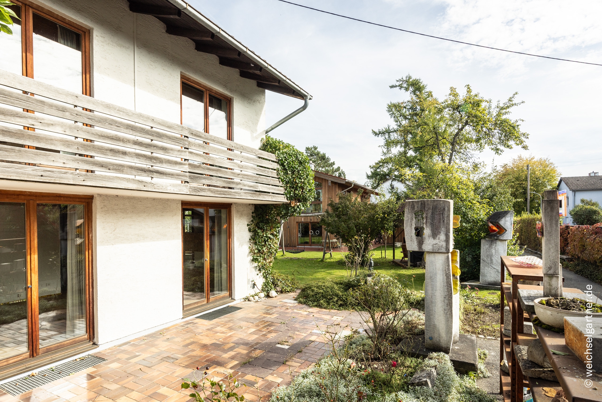 Viel Platz zur Entfaltung: Freistehendes Einfamilienhaus mit Künstler-Atelier in sehr ruhiger Lage, 85551 Kirchheim bei München, Einfamilienhaus