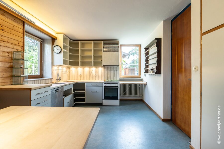Viel Platz zur Entfaltung: Freistehendes Einfamilienhaus mit Künstler-Atelier in sehr ruhiger Lage - Gemütliche Wohnküche