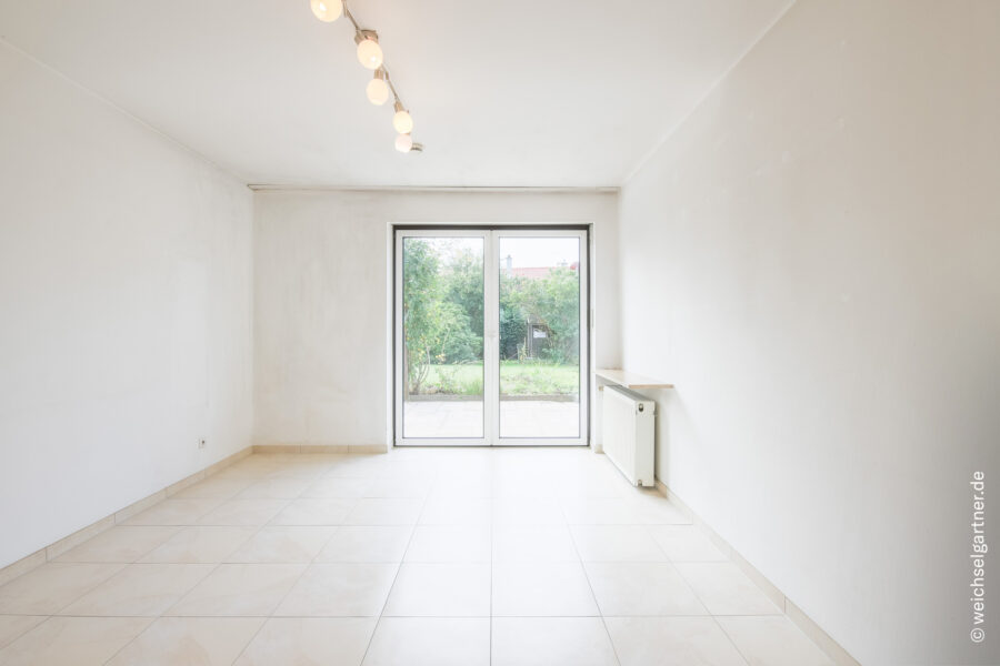 Außergewöhnliches Reiheneckhaus in schöner Hanglage mit Doppelgarage und traumhaftem Südgarten - Mittleres Zimmer