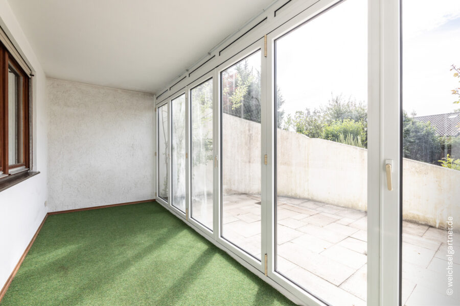 Außergewöhnliches Reiheneckhaus in schöner Hanglage mit Doppelgarage und traumhaftem Südgarten - Wintergarten im Gartengeschoss