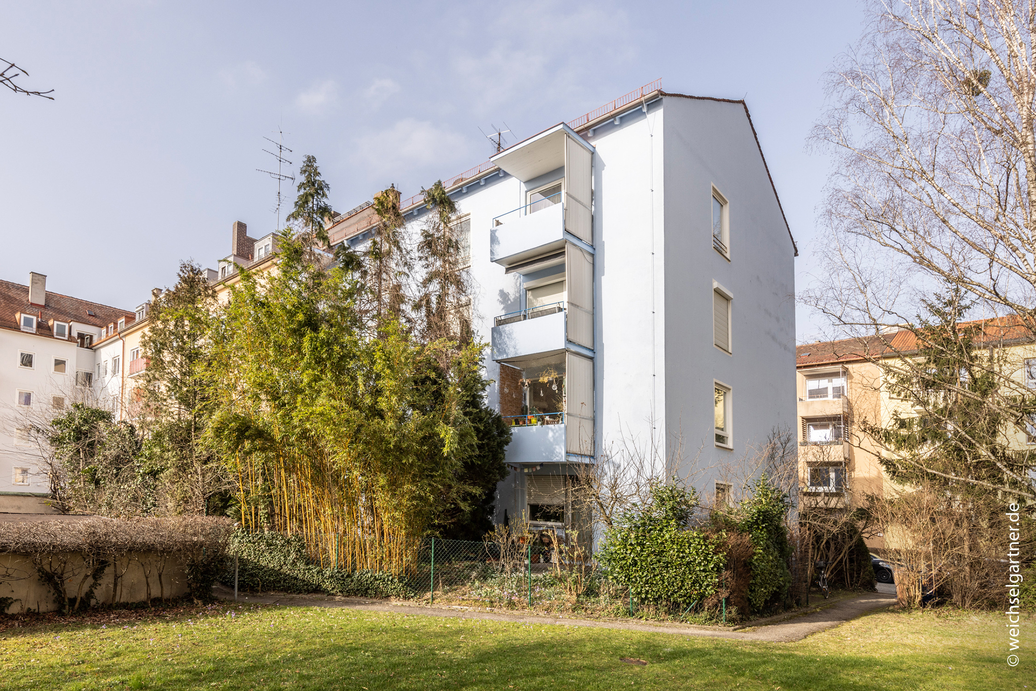 Erbbaurecht: Renovierte und ideal geschnittene Wohnung in urbaner und dennoch ruhiger Wohnlage, 81543 München, Etagenwohnung