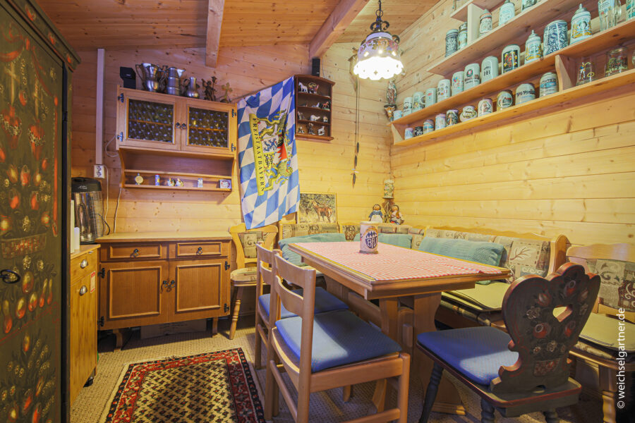 Attraktive 3 Zimmer Eigentumswohnung mit Südwest-Balkon und Privatgarten - Gemütliche Sitzecke