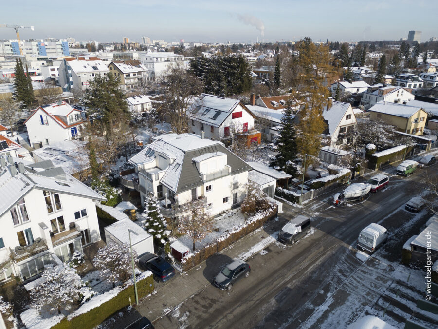 Attraktive 3 Zimmer Eigentumswohnung mit Südwest-Balkon und Privatgarten - Luftbildaufnahme