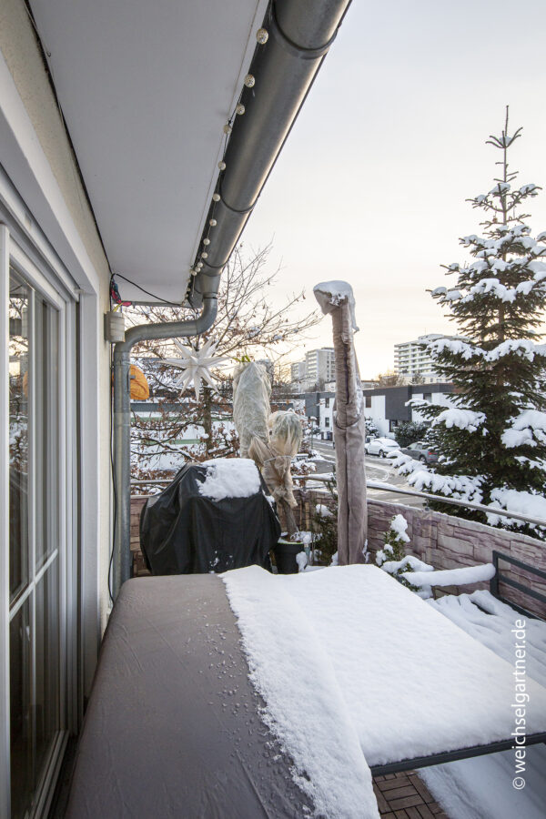 Attraktive 3 Zimmer Eigentumswohnung mit Südwest-Balkon und Privatgarten - Großzügiger Eckbalkon