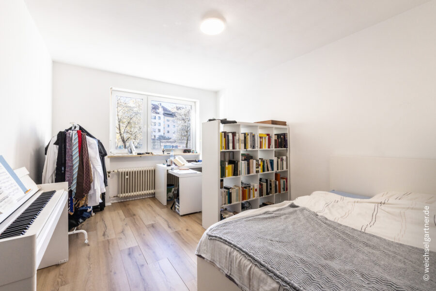 Top geschnittene 3-Zimmer-Wohnung mit Balkon in nächster Nähe zum Olympiapark und Leonrodplatz - Schlafzimmer