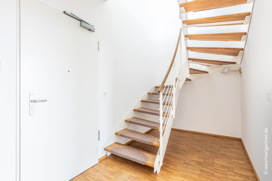 Attraktive Dachterrassen-Maisonette-Wohnung in ruhiger Lage mit Bergblick und TG-Einzelstellplatz - Diele im 3. OG