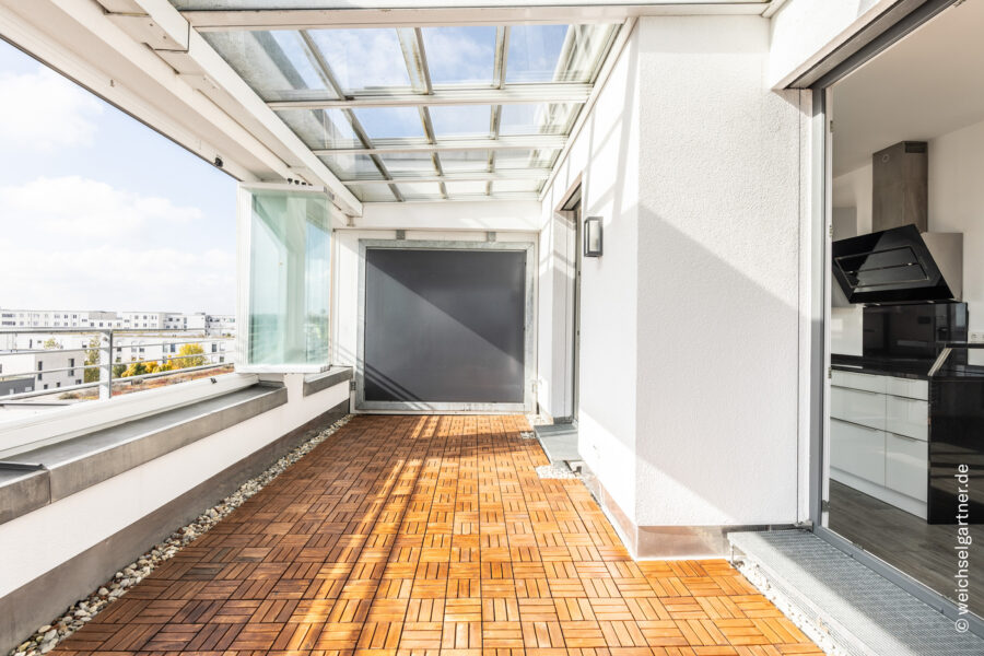Attraktive Dachterrassen-Maisonette-Wohnung in ruhiger Lage mit Bergblick und TG-Einzelstellplatz - Dachterrasse
