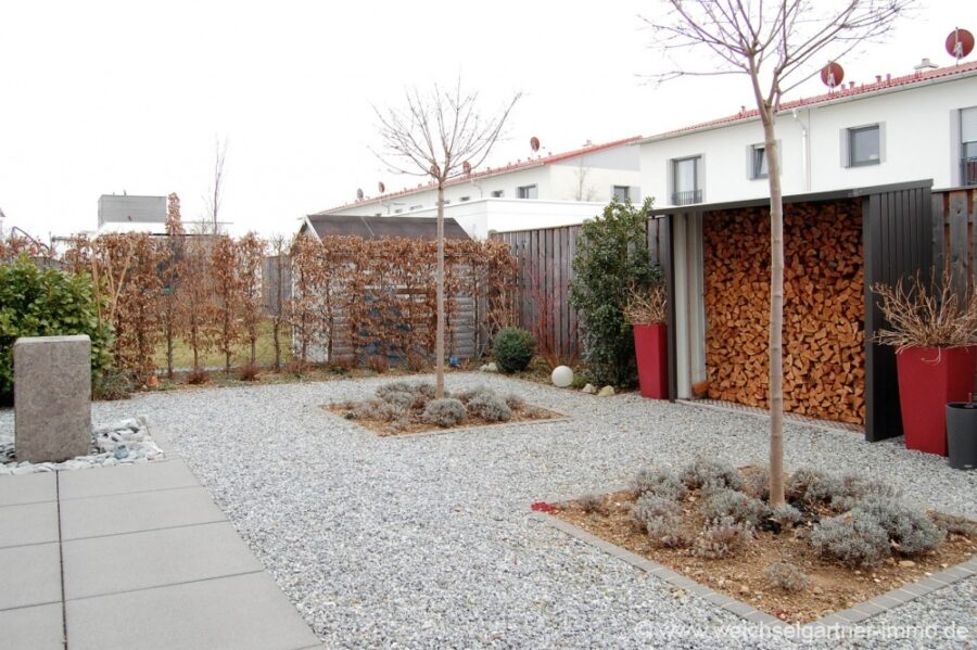 Großzügige Doppelhaushälfte in ruhiger Wohnlage - Blick in den Garten