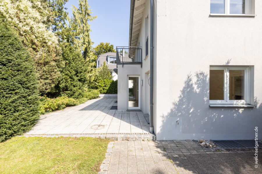 Vielseitiges Wohnbaugrundstück in begehrter Lage von Bogenhausen-Denning - Blick Richtung West-Terrasse