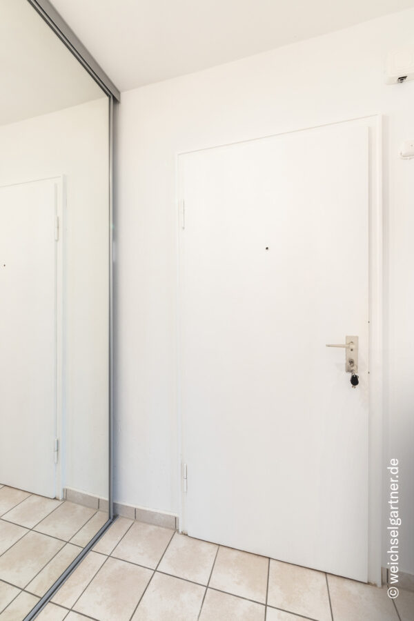 Frei ab 01.03.2026: Vollmöbliertes Appartement in beliebter Wohnlage - Eingang mit Einbauschrank