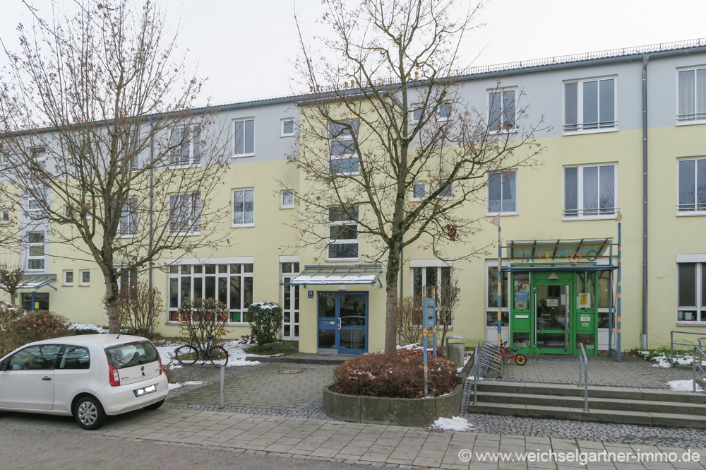 Eigentumswohnung mit Süd-Balkon und Blick ins Grüne, 80939 München, Etagenwohnung