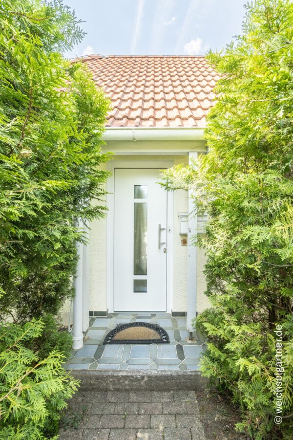 Besonderheit: Charmanter Atrium-Bungalow am Ende einer ruhigen Anliegerstraße - Eingang