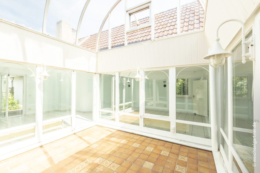 Besonderheit: Charmanter Atrium-Bungalow am Ende einer ruhigen Anliegerstraße - Atrium