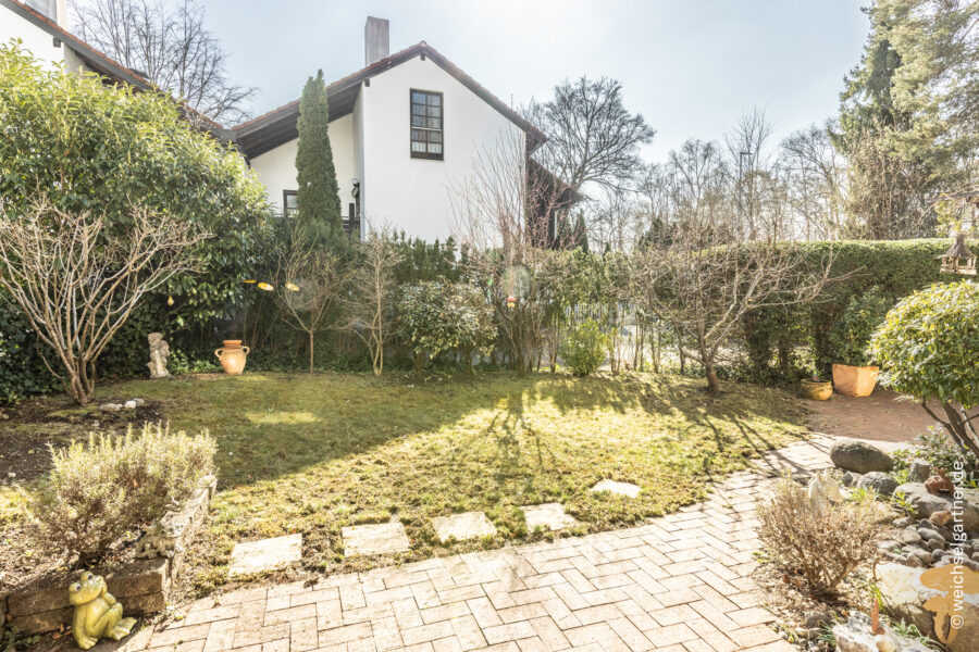 Einfamilienhaus mit Einlieger-Dachstudio und herrlichem Südgarten am Isarhochufer - Schön angelegter Südgarten