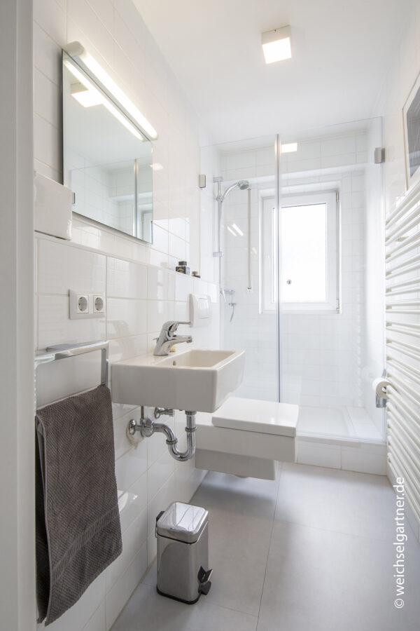 Lichtdurchflutete Maisonettewohnung in ruhiger und begehrter Wohnlage - Modernes Gäste-Badezimmer