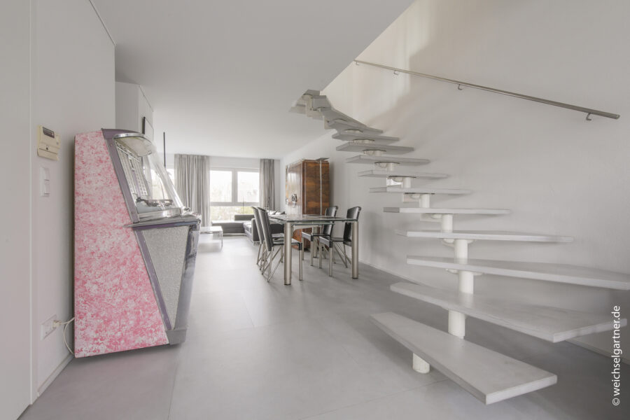 Lichtdurchflutete Maisonettewohnung in ruhiger und begehrter Wohnlage - Treppenaufgang