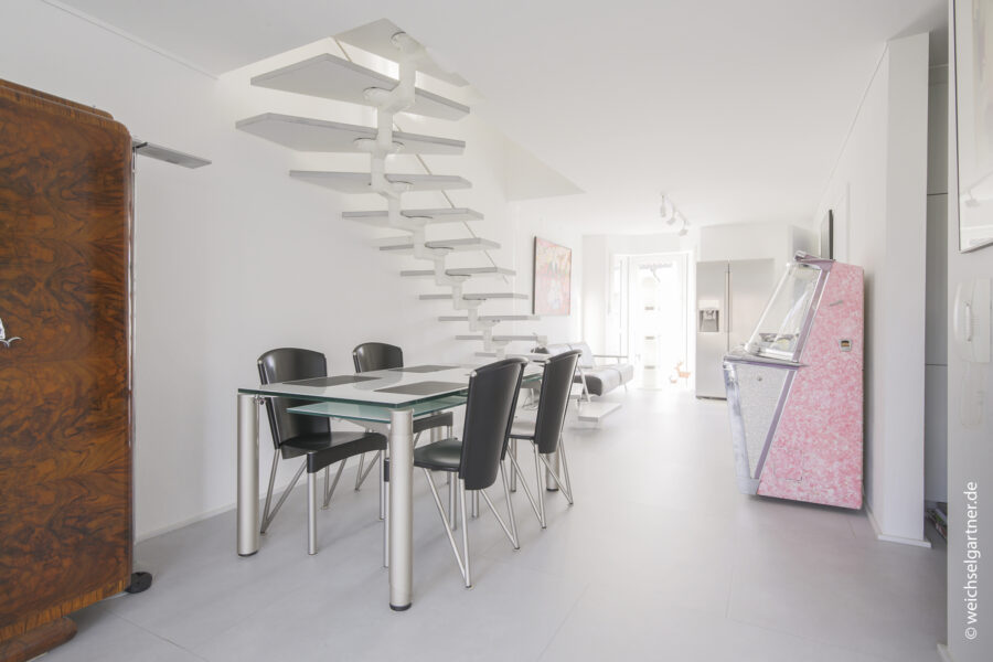 Lichtdurchflutete Maisonettewohnung in ruhiger und begehrter Wohnlage - Treppen- und Essbereich