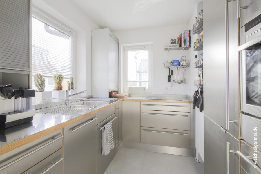 Lichtdurchflutete Maisonettewohnung in ruhiger und begehrter Wohnlage - Küche mit Einbauküche
