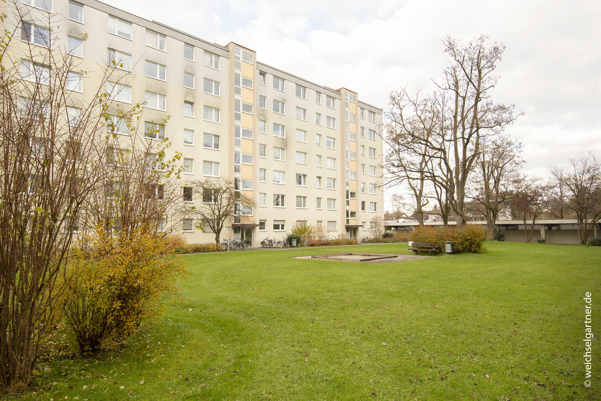 Renovierte Eigentumswohnung mit herrlichem Weitblick in begehrter Wohnlage, 81927 München, Etagenwohnung