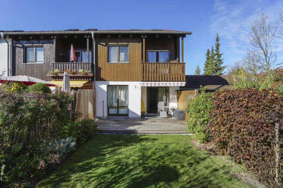 Familienfreundliches Reiheneckhaus in bester Ortslage - Hausansicht