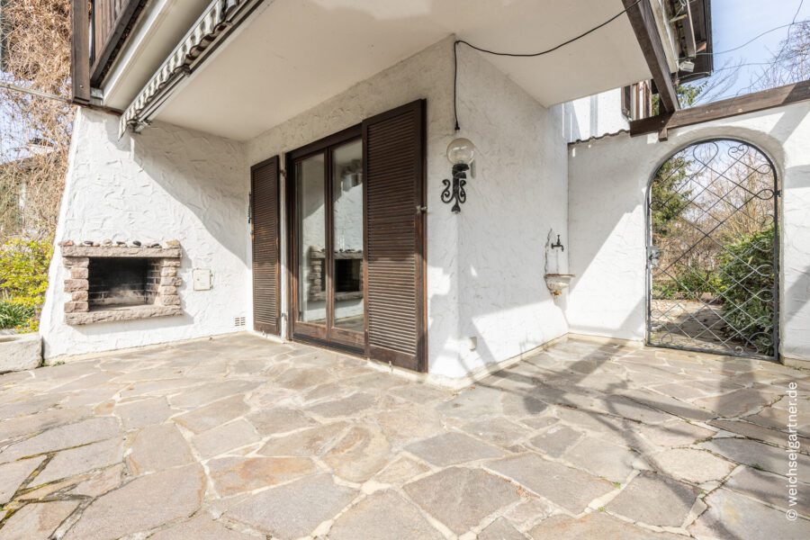 Freistehendes Einfamilienhaus auf idealem Süd-Grundstück in ruhiger Anliegerstraße - Überdachter Freisitz