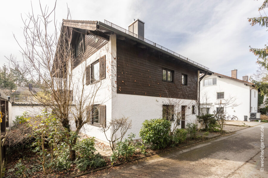 Freistehendes Einfamilienhaus auf idealem Süd-Grundstück in ruhiger Anliegerstraße - Ostseite und Eingang im Norden