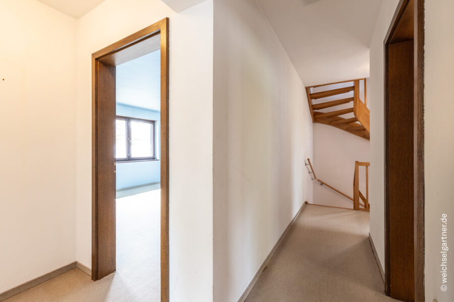 Freistehendes Einfamilienhaus auf idealem Süd-Grundstück in ruhiger Anliegerstraße - Weitere Ansicht Flur im OG