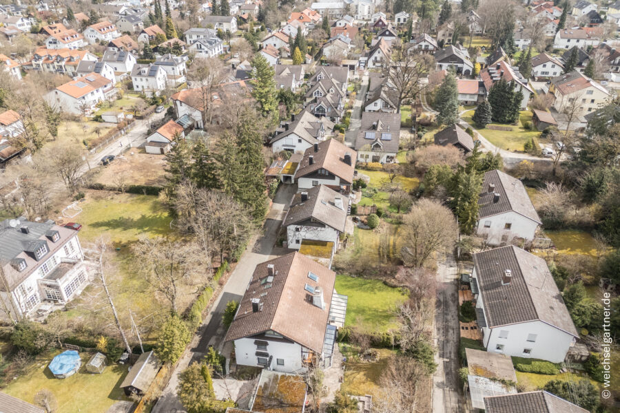 Freistehendes Einfamilienhaus auf idealem Süd-Grundstück in ruhiger Anliegerstraße - Drohnenaufnahme Richtung Osten