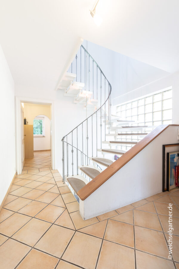 Freistehendes, bezugsfreies Einfamilienhaus in familienfreundlicher Wohngegend - Diele