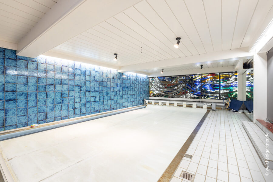 Freistehendes, bezugsfreies Einfamilienhaus in familienfreundlicher Wohngegend - Schwimmbad