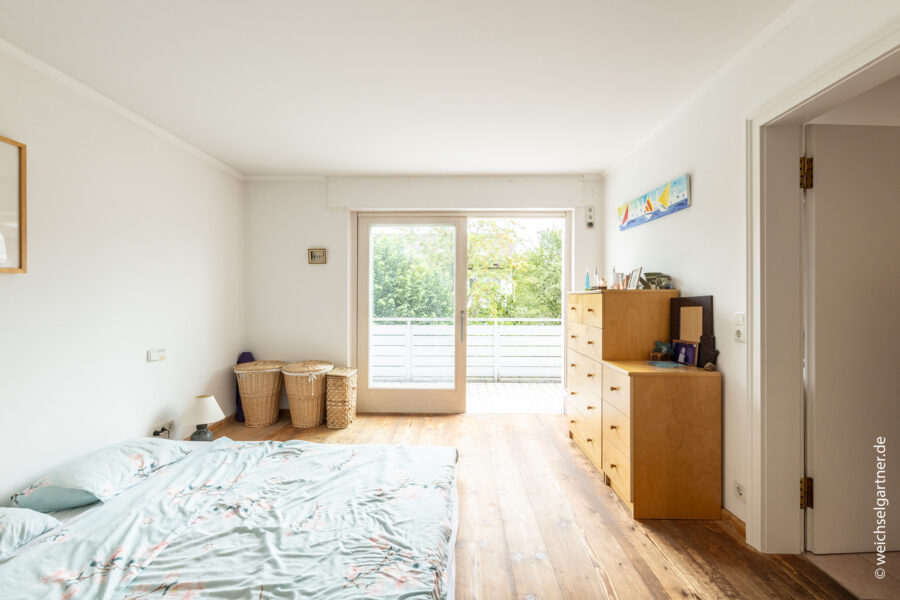 Freistehendes, bezugsfreies Einfamilienhaus in familienfreundlicher Wohngegend - Master-Schlafzimmer