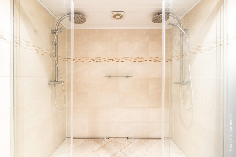 Freistehendes, bezugsfreies Einfamilienhaus in familienfreundlicher Wohngegend - Dusche im UG