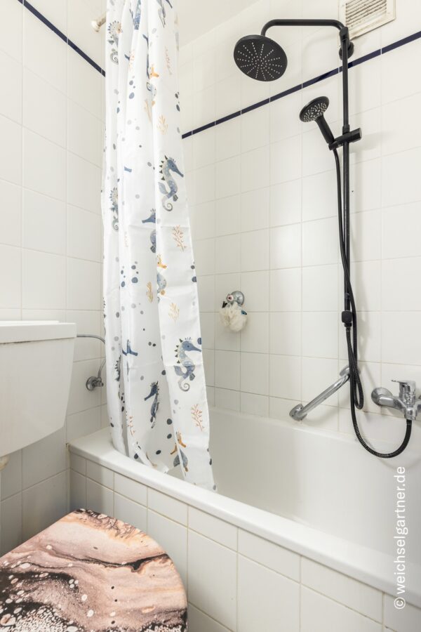 Vermietetes Appartement mit Südwest-Loggia in beliebter Wohnlage - Badezimmer mit Wanne