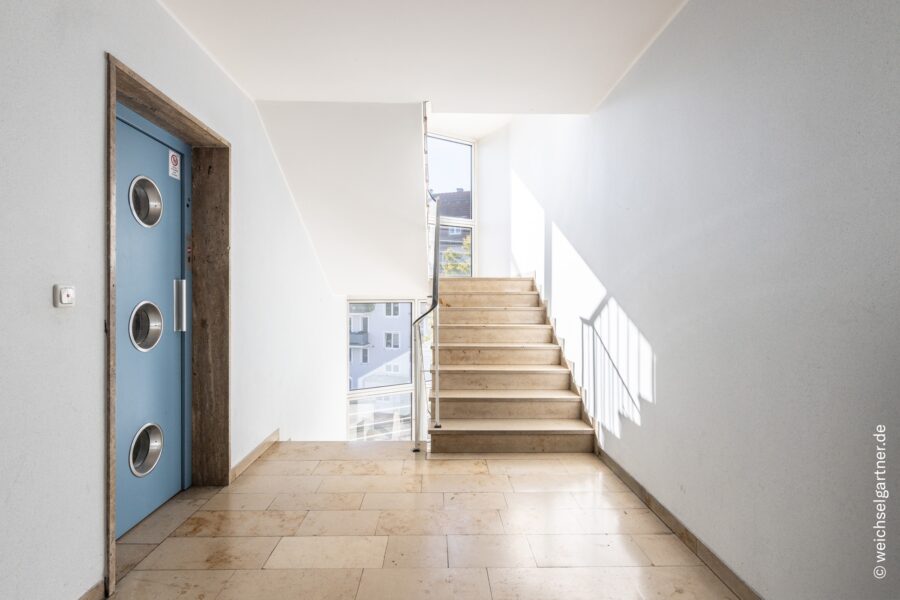 Vermietetes Appartement mit Südwest-Loggia in beliebter Wohnlage - Gepflegtes Treppenhaus