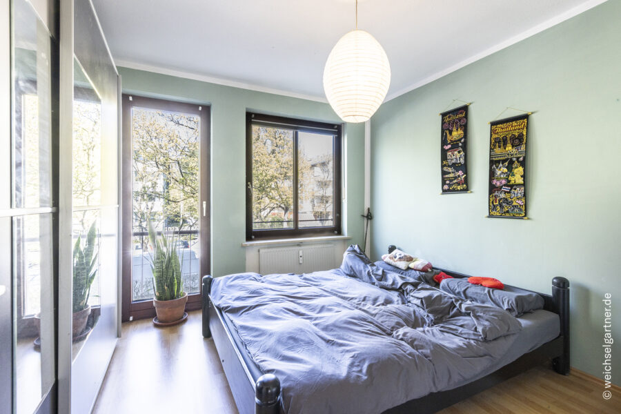 Ansprechend geschnittene Wohnung mit ruhigem Balkon zum Innenhof in unmitelbarer Nähe zur Isar - Das Schlafzimmer
