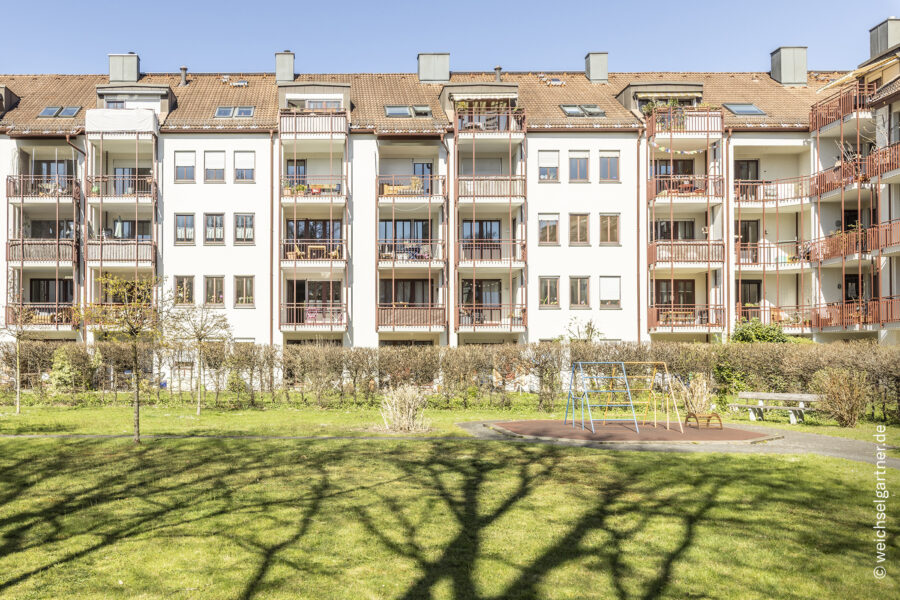 Ansprechend geschnittene Wohnung mit ruhigem Balkon zum Innenhof in unmitelbarer Nähe zur Isar - Die Rückseite der Wohnanlage