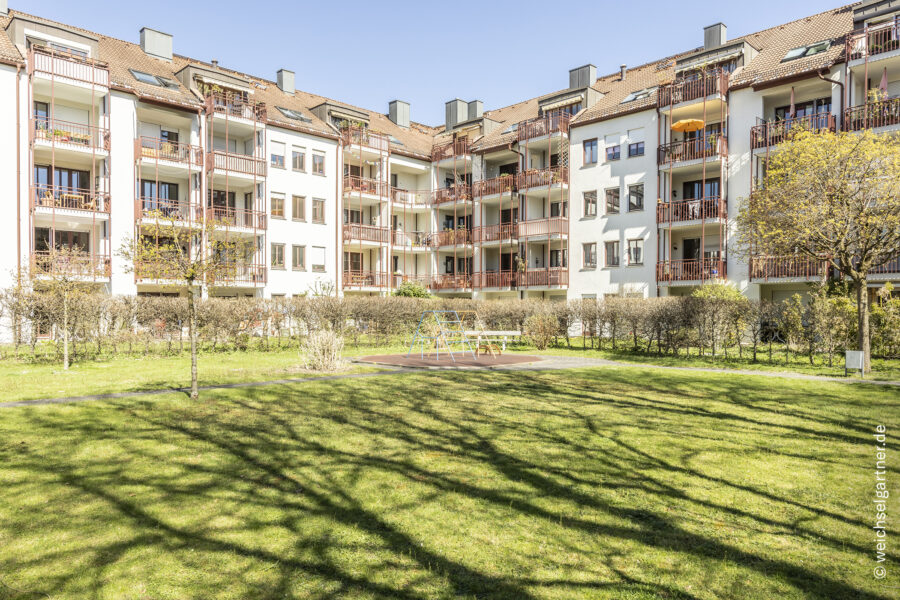 Ansprechend geschnittene Wohnung mit ruhigem Balkon zum Innenhof in unmitelbarer Nähe zur Isar - Gepfelgte Wohnanlage