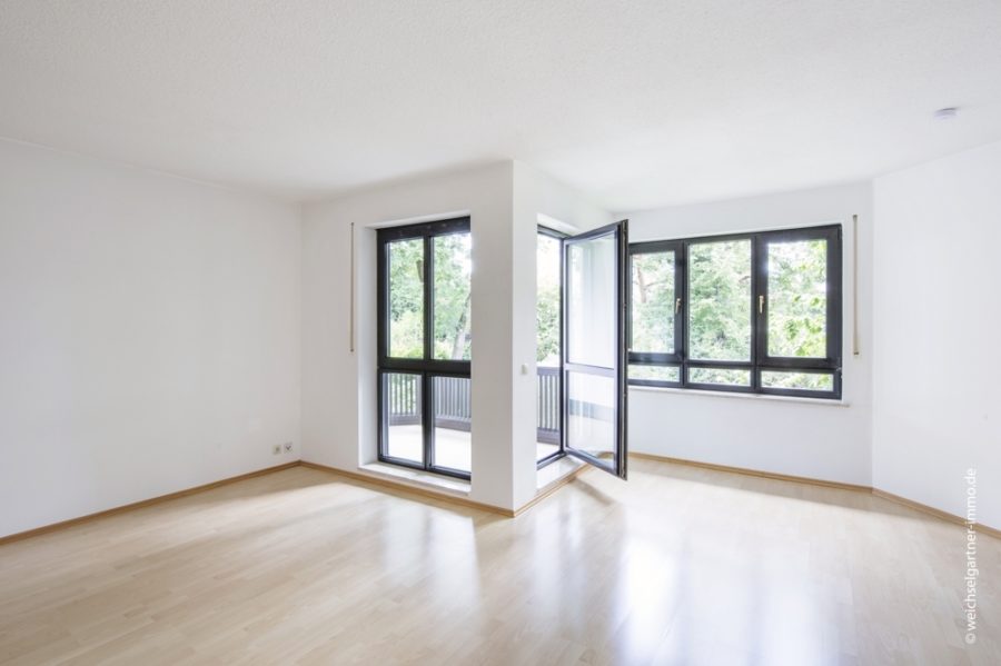 Helle Eigentumswohnung in grüner Lage mit perfekter Infrastruktur - Geräumige Wohnzimmer