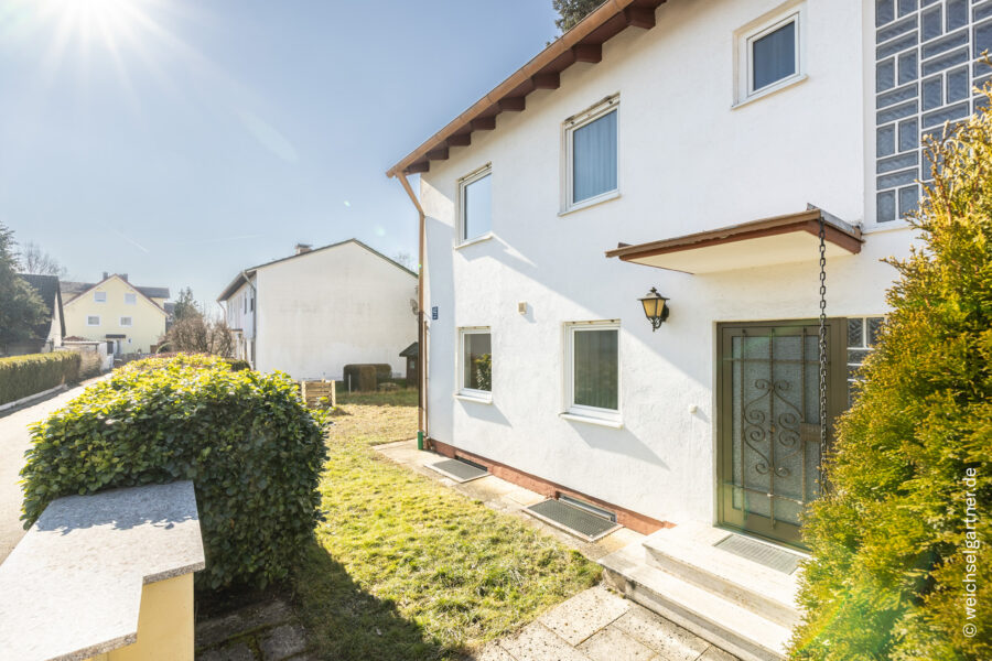 Doppelhaushälfte mit vielfältigen Gestaltungsmöglichkeiten in ruhiger und grüner Wohnlage - Großzügige Doppelhaushälfte