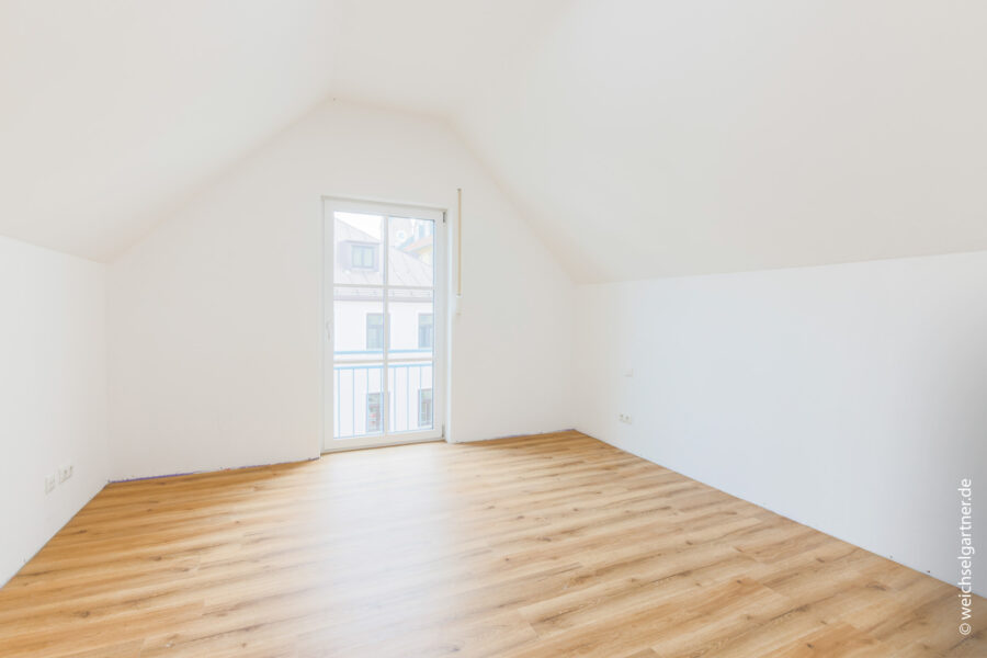 Renditestarkes Mehrfamilienhaus mit attraktiven Wohnungen in top Lage - Wohnung 4 OG/DG links