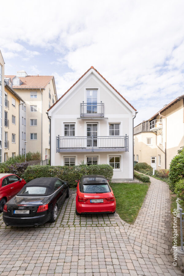 Renditestarkes Mehrfamilienhaus mit attraktiven Wohnungen in top Lage - Stirnseite des Hauses