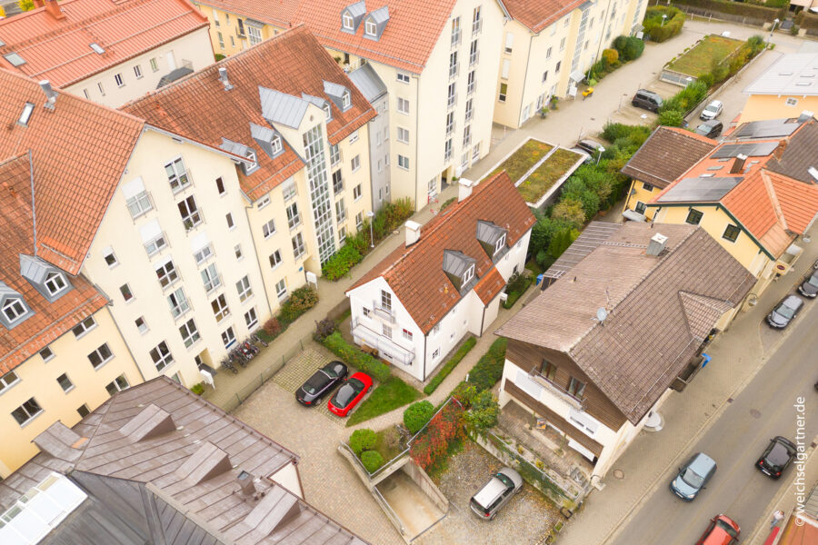 Renditestarkes Mehrfamilienhaus mit attraktiven Wohnungen in top Lage - Luftbildaufnahme