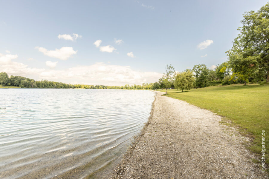 Charmante Gartenwohnung mit Hobbyraum am Karlsfelder See - Weitere Aufnahme des Badesees
