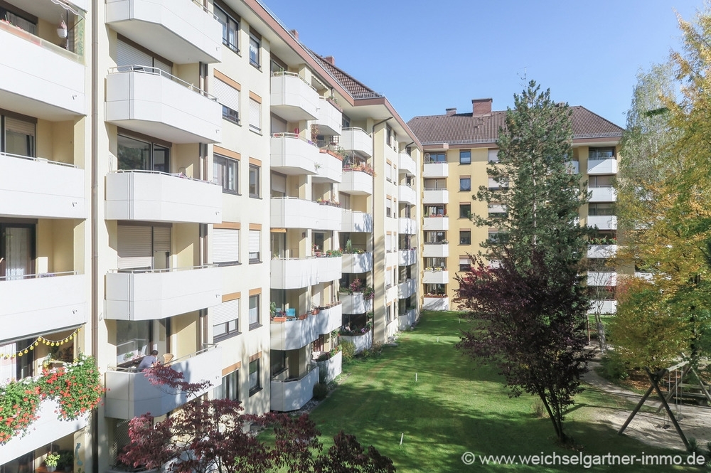 Freundliche Eigentumswohnung mit Süd-Balkon, 81927 München, Etagenwohnung