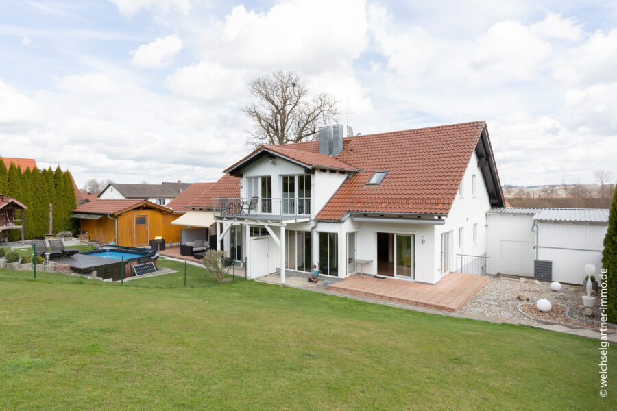 Zwei Wohnungen plus Hobbykeller und Wohnmobilgarage - Gartenwohnung mit Hobbykeller