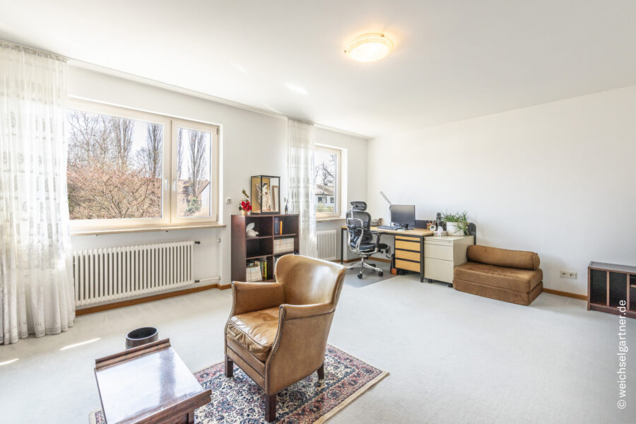 Gepflegtes Reihenmittelhaus mit nahezu uneinsehbarem Garten und Tiefgaragen-Einzelstellplatz - Elternschlafzimmer