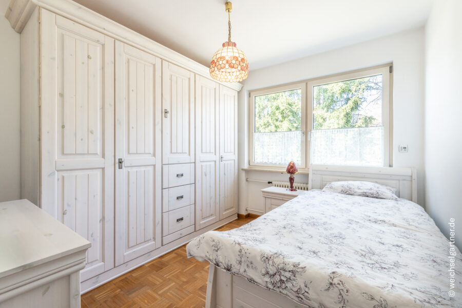 Gepflegtes Reihenmittelhaus mit nahezu uneinsehbarem Garten und Tiefgaragen-Einzelstellplatz - Weiteres Zimmer