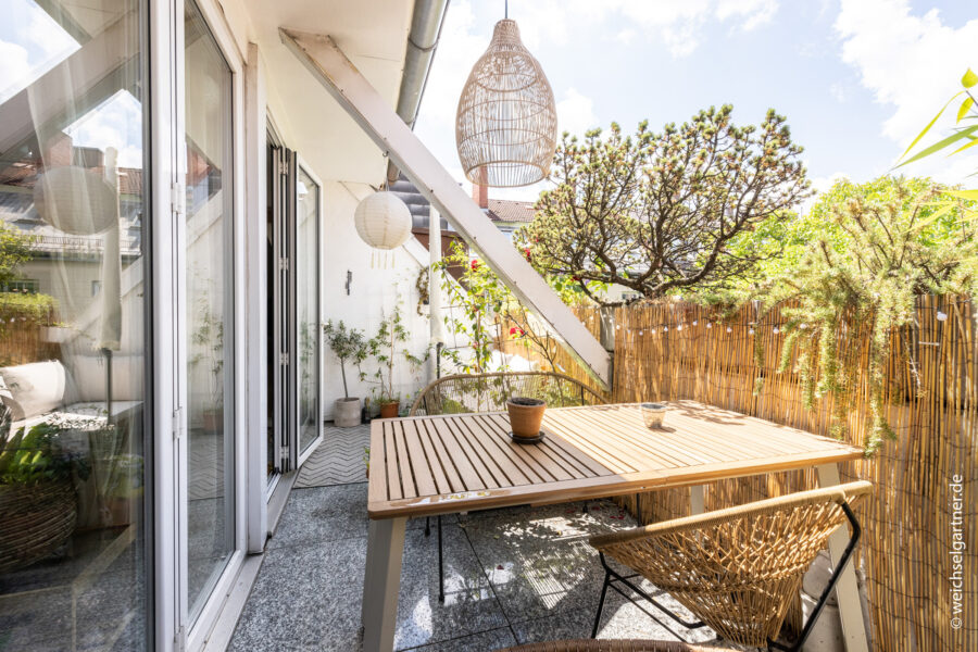 Dachterrassenwohnung in ruhiger und grüner Innenhoflage im Denkmal-Altbau - Dachterrasse nach Südwest
