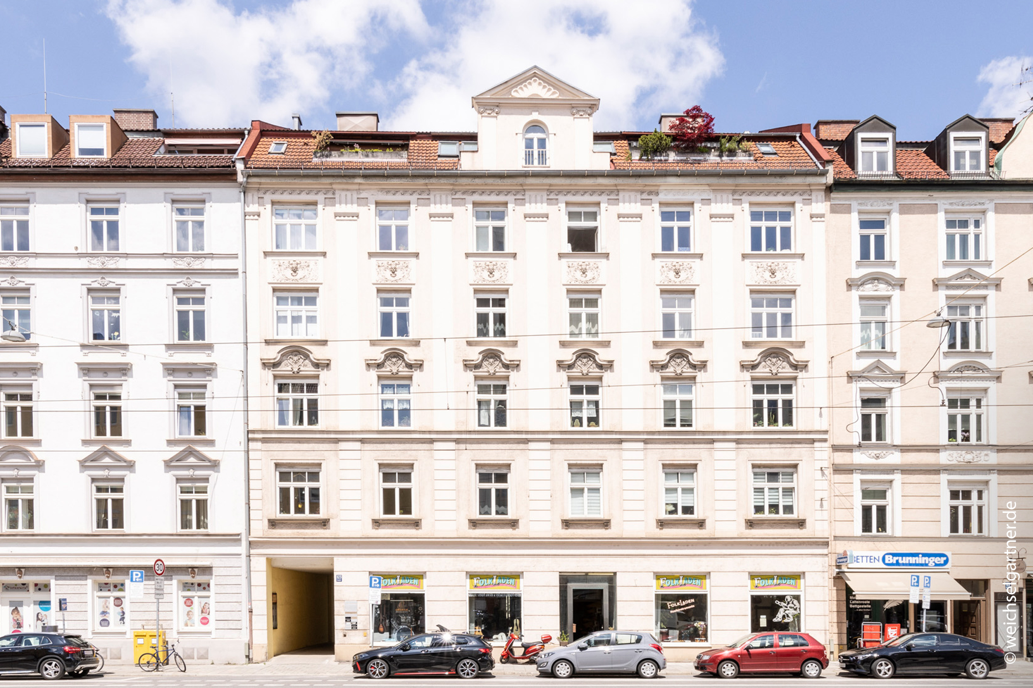 Dachterrassenwohnung in ruhiger und grüner Innenhoflage im Denkmal-Altbau, 81675 München, Dachgeschosswohnung